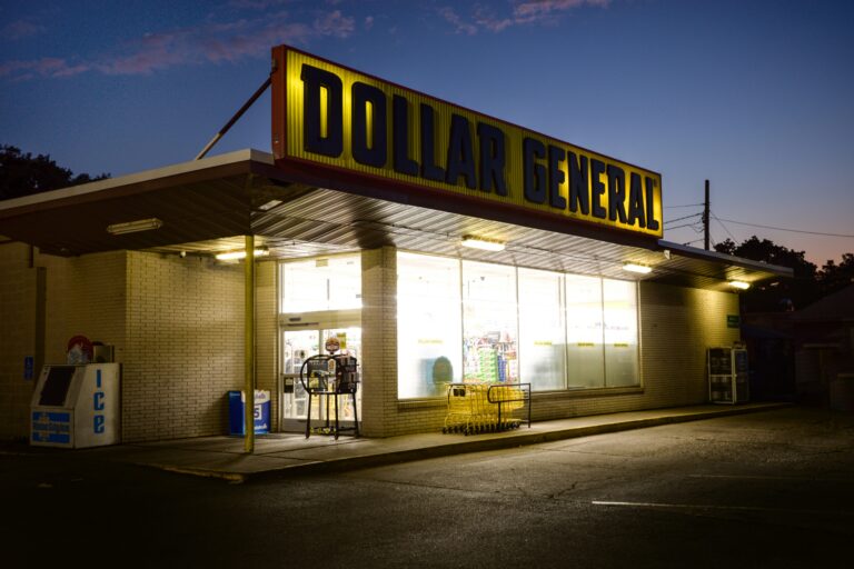 Dollar General stock 2025 rises amid tariffs—GLHR Investing