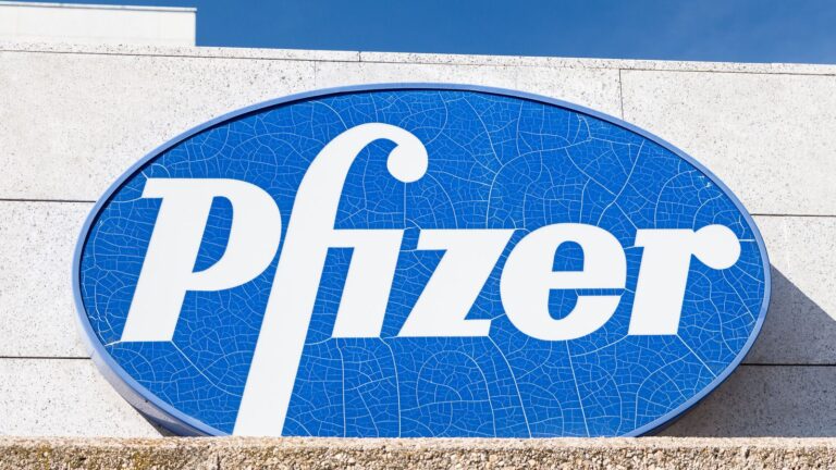 Pharmaceutical lab for Pfizer 2025 dividend analysis