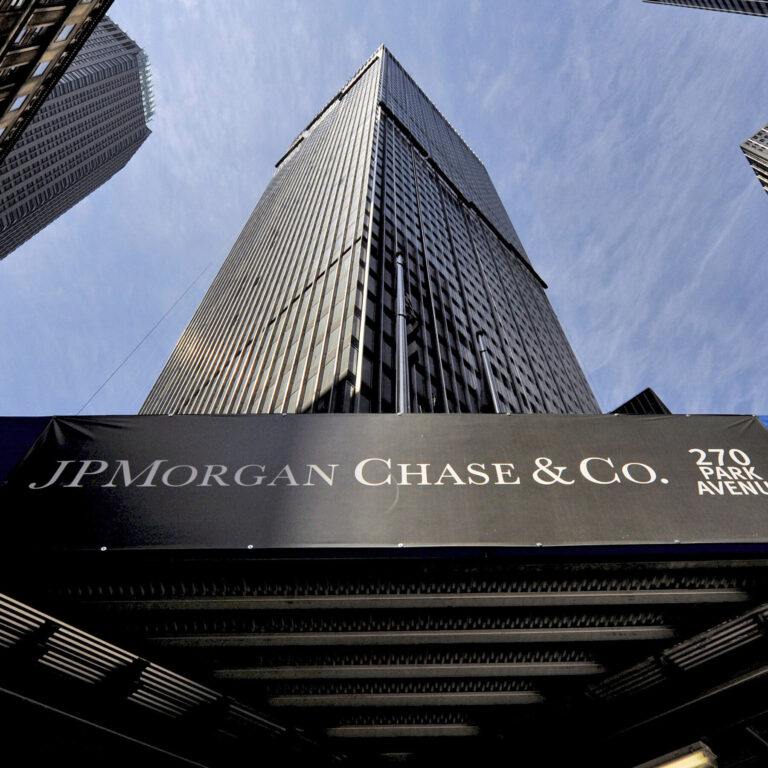 Bank vault for bank stocks 2025 rate cuts analysis