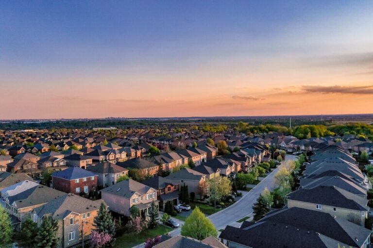 Suburban neighborhood for U.S. housing market 2025 analysis